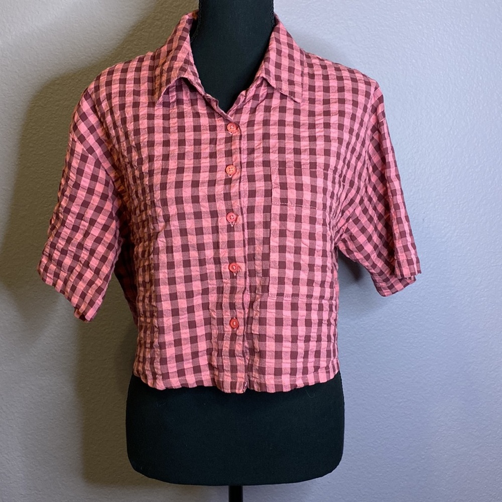 Short sleeve button up crop tee